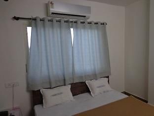 Oyo 36211 Hotel Padma Palace อุจเจน ภายนอก รูปภาพ