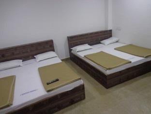Oyo 36211 Hotel Padma Palace อุจเจน ภายนอก รูปภาพ